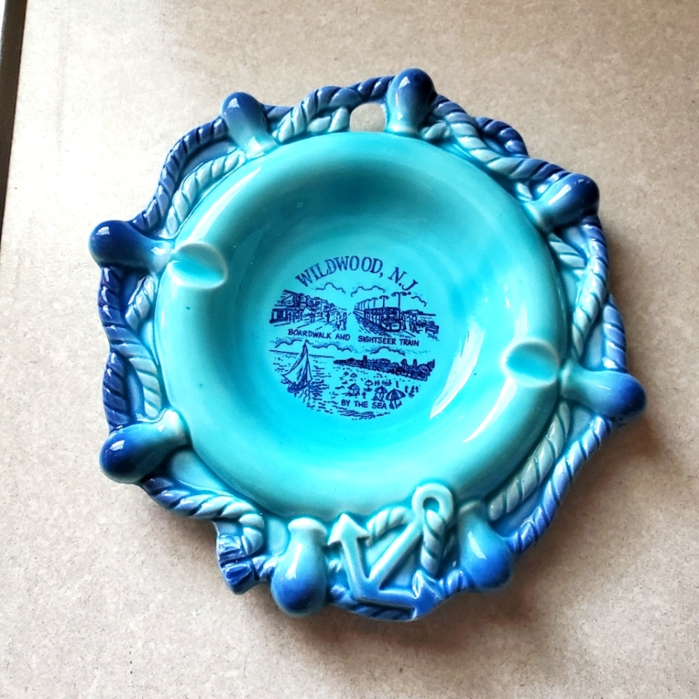 Vintage💙🚬 souvenir ashtray